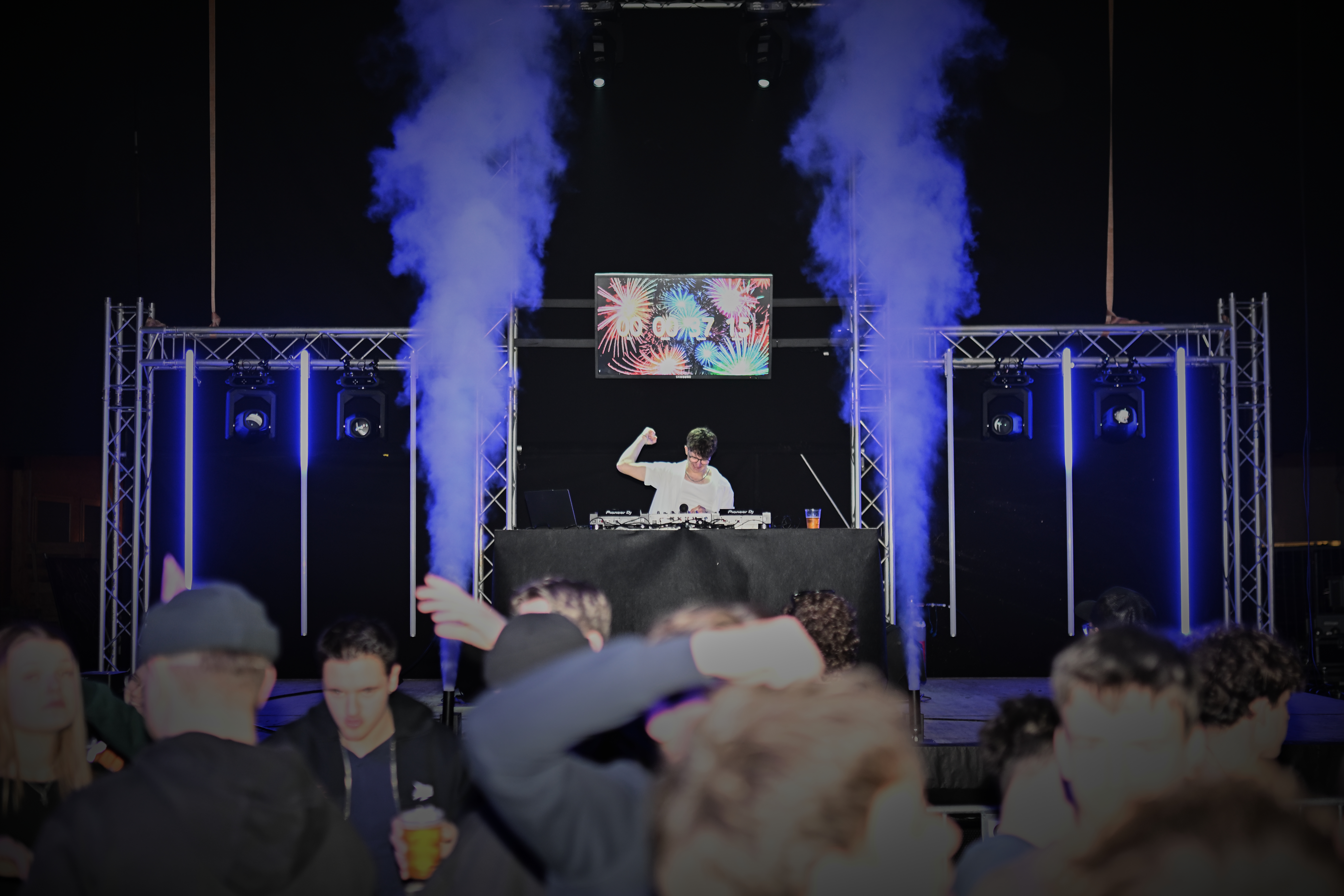 DJ
